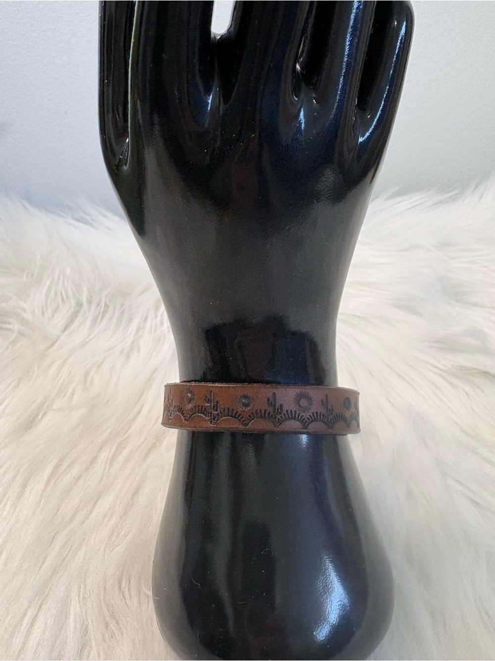 (258)Brown Tooled Leather Bracelet with Decorative Pattern